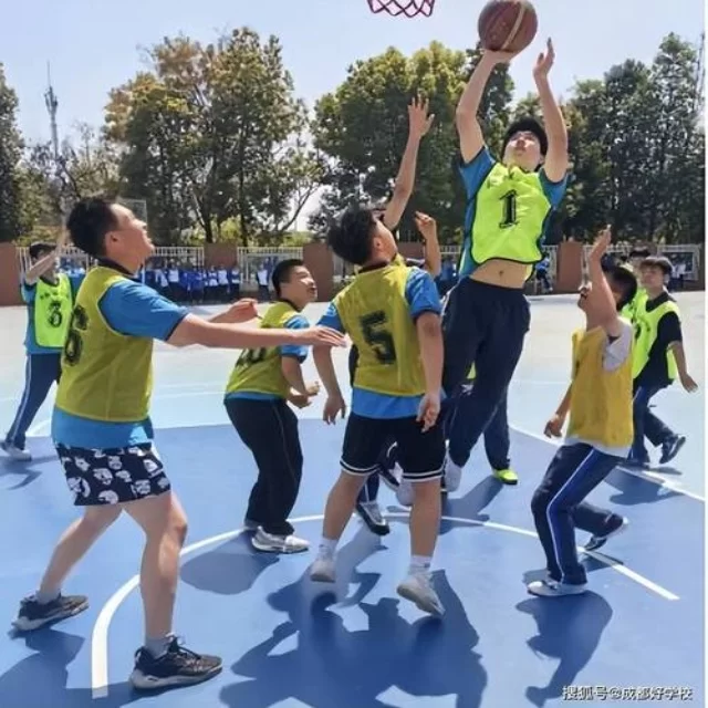 中超焦点比赛判罚引发热议